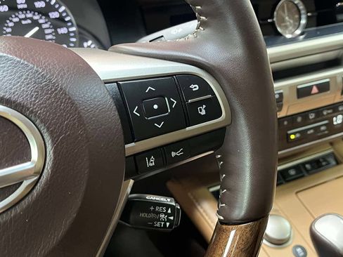 Used 2018 Lexus ES 350 w/ Luxury Package w/Wood Trim FWD image 13
