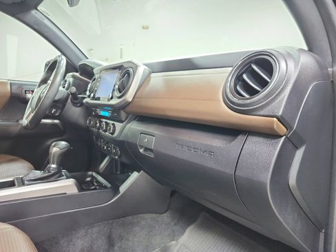 Used 2021 Toyota Tacoma Limited AWD/4WD image 41