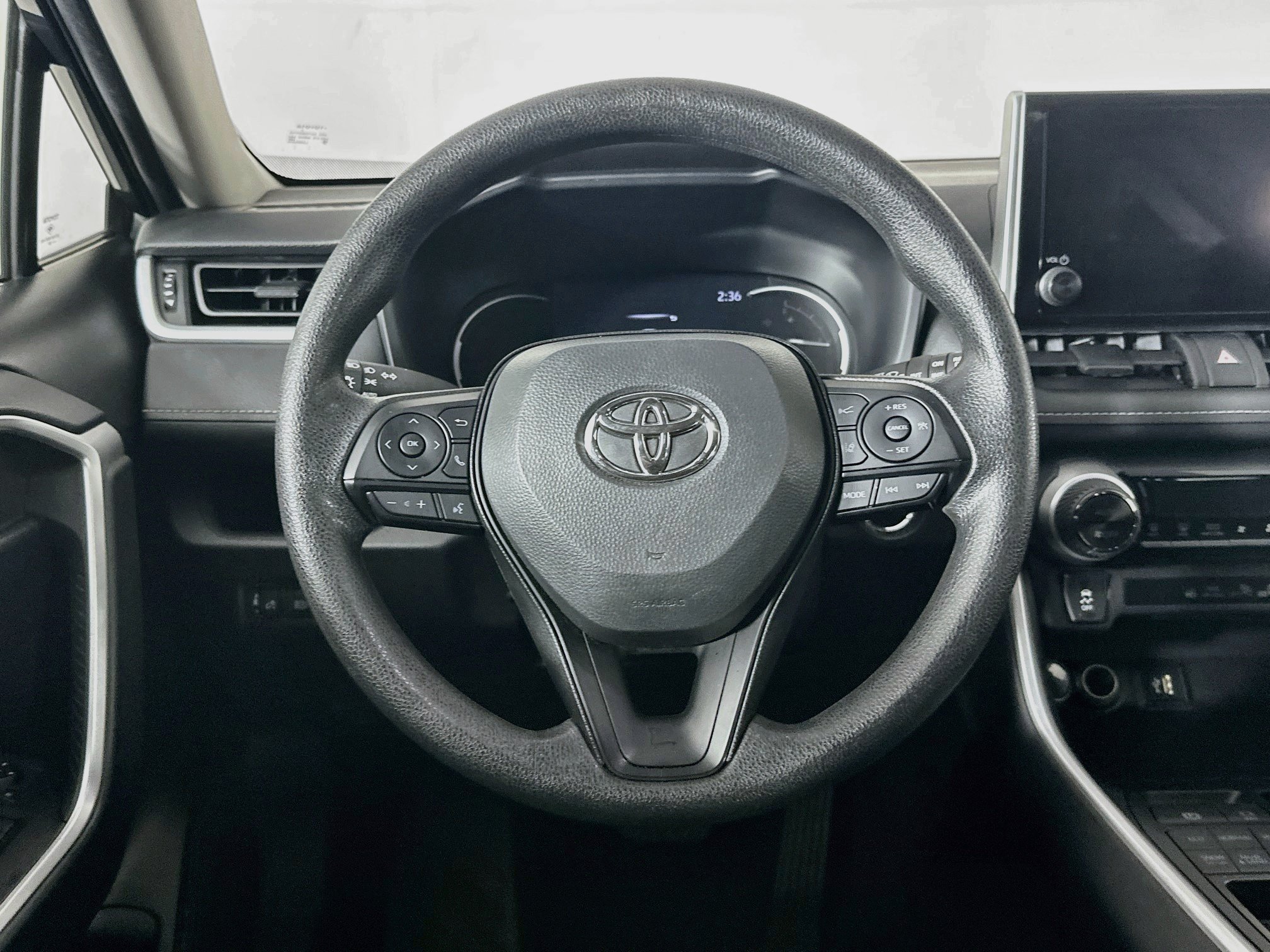 Used 2025 Toyota RAV4 XLE AWD/4WD image 18
