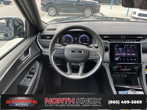 New 2025 Jeep Grand Cherokee Altitude image 14