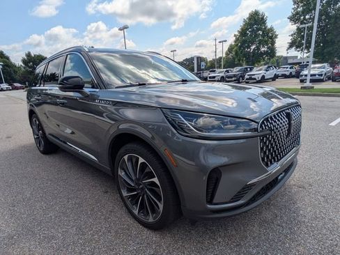 Used 2025 Lincoln Aviator Reserve w/ Equipment Group 201A AWD/4WD image 10
