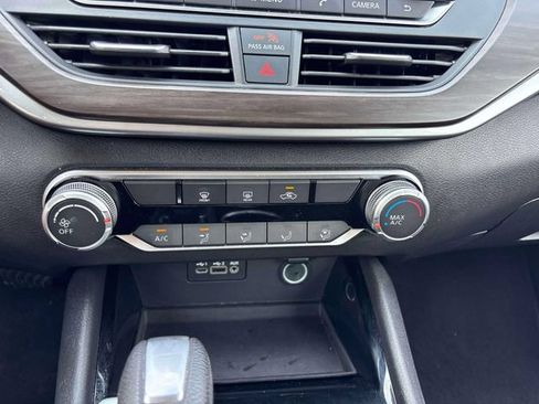 Used 2024 Nissan Altima 2.5 SV FWD image 21