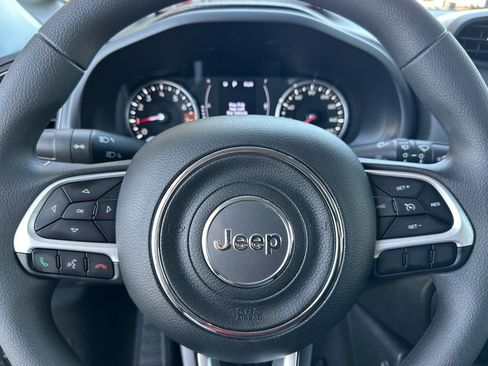 Used 2023 Jeep Renegade Latitude image 25