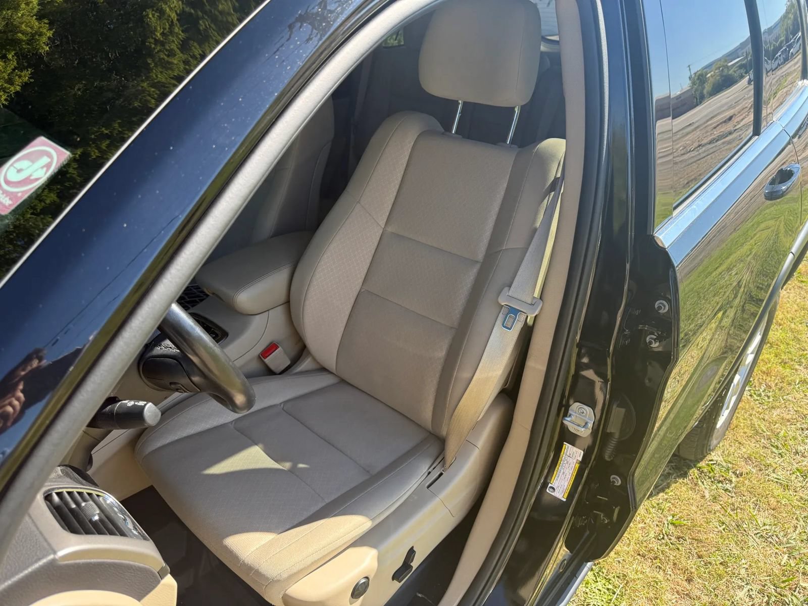 Used 2019 Jeep Grand Cherokee Laredo AWD/4WD image 11