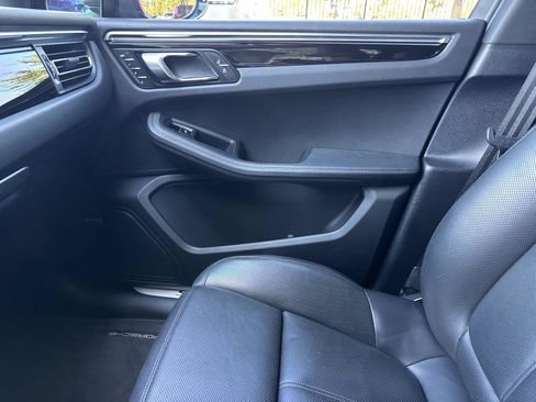 Used 2020 Porsche Macan S AWD/4WD image 24