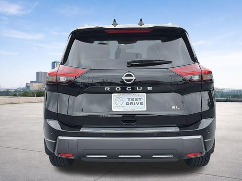 Certified 2025 Nissan Rogue SL w/ Tech Package FWD image 4