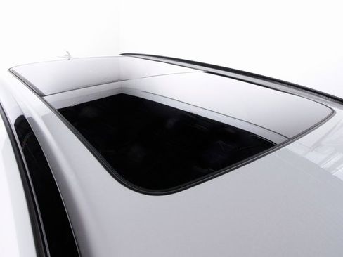 Used 2024 Volvo XC60 T8 Plus w/ Climate Package image 33