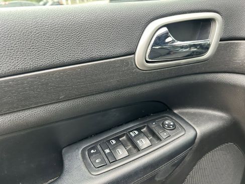 Used 2018 Jeep Grand Cherokee Laredo image 11