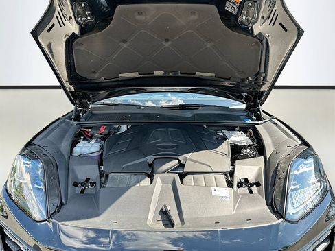 Certified 2024 Porsche Cayenne Coupe AWD/4WD image 32