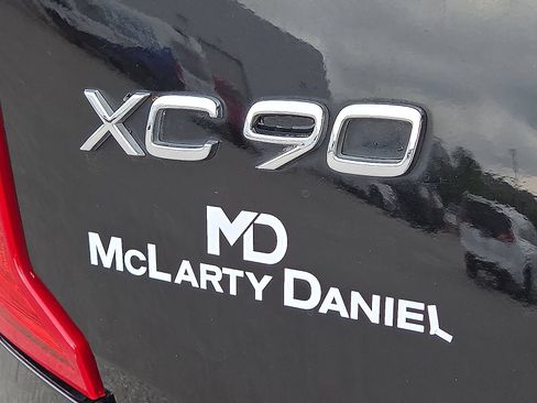 Used 2016 Volvo XC90 T6 Momentum w/ Momentum Plus Package AWD/4WD image 9