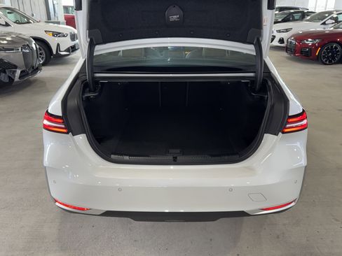 Used 2025 BMW i5 eDrive40i w/ Premium Package RWD image 13