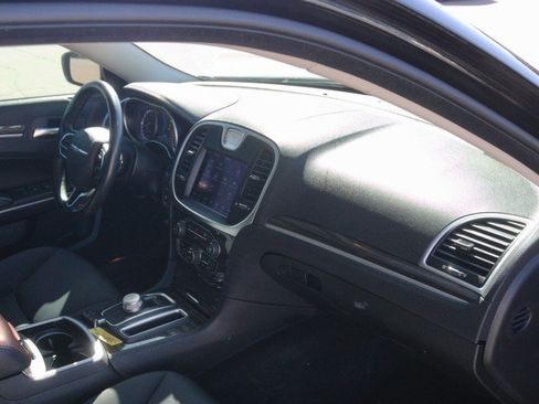 Used 2021 Chrysler 300 Touring w/ Sport Appearance Package RWD image 29