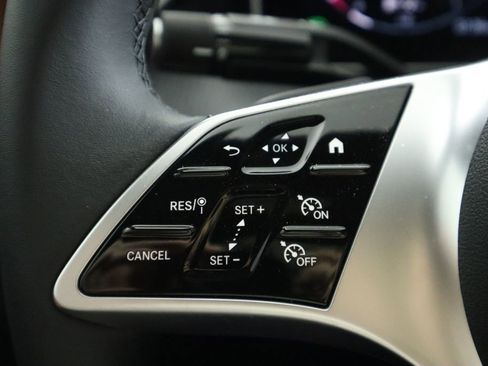 Used 2025 Mercedes-Benz C 300 Sedan image 12