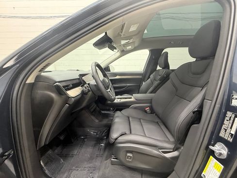 Used 2025 Volvo EX90 Ultra AWD/4WD image 30