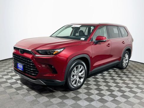 Certified 2025 Toyota Grand Highlander AWD image 3