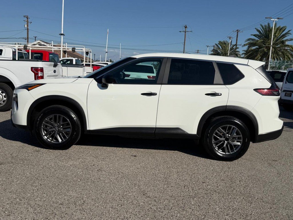 Used 2024 Nissan Rogue S FWD image 10