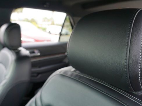 Used 2017 Ford Explorer Limited image 23