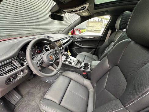 Used 2026 Porsche Macan Turbo image 4