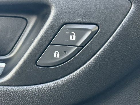 Used 2022 Chevrolet Equinox Premier image 10