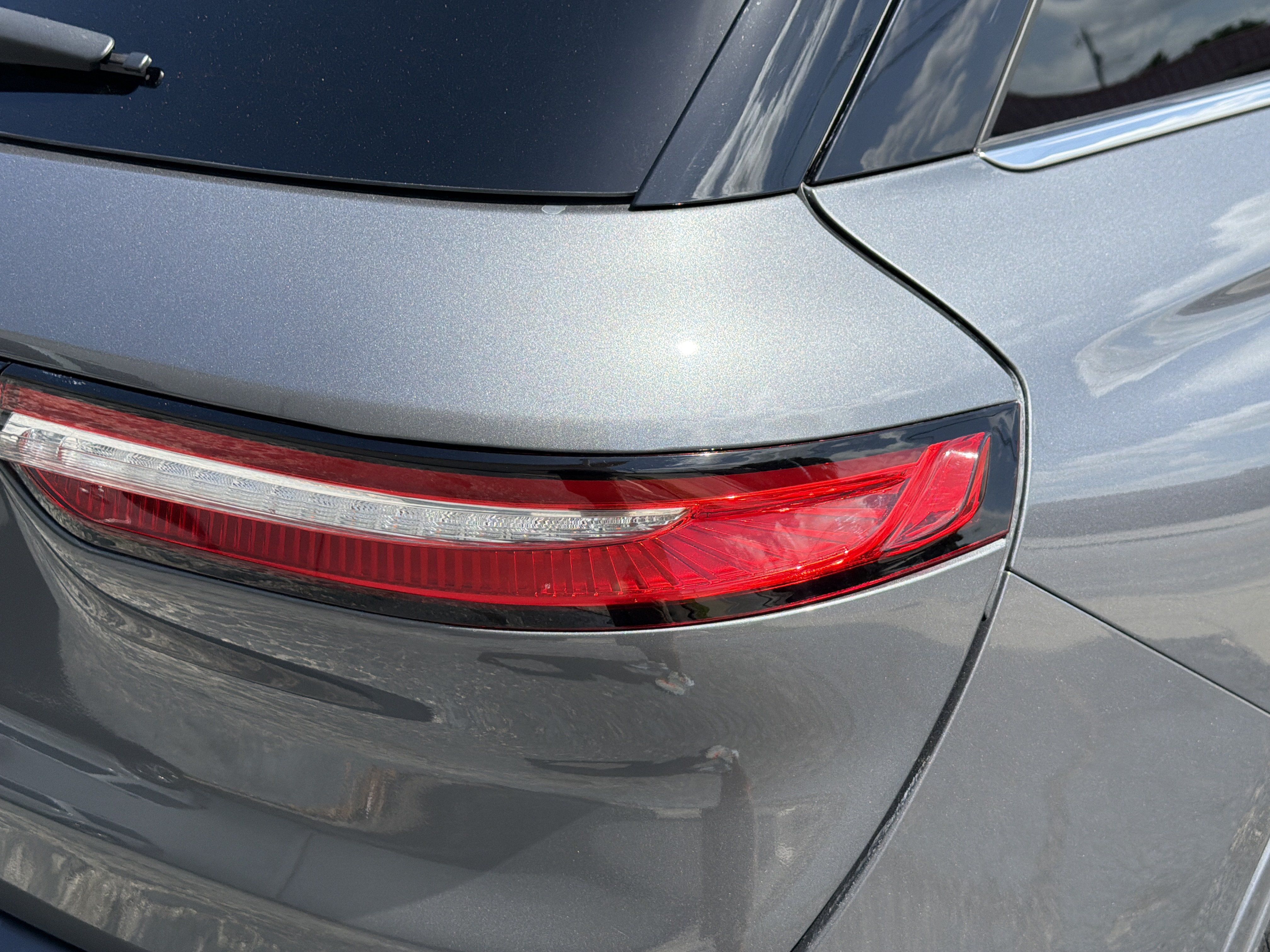 Certified 2024 Lincoln Corsair Grand Touring w/ Rear Removable Package Tray AWD/4WD image 13