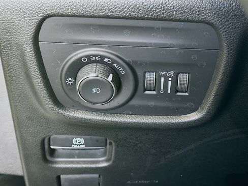 Used 2023 Jeep Grand Cherokee Limited AWD/4WD image 17