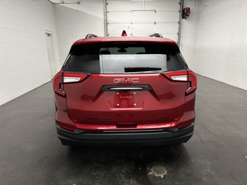 Used 2024 GMC Terrain SLE w/ Elevation Edition AWD/4WD image 7