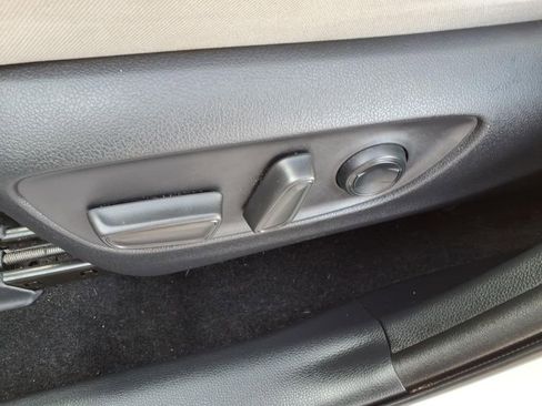 Used 2019 Toyota RAV4 XLE w/ Convenience Package image 16