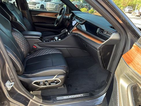 Used 2025 Jeep Grand Cherokee L Summit AWD/4WD image 20
