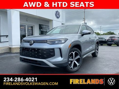 New 2025 Volkswagen Tiguan SE image 1