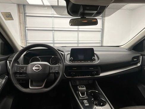 Used 2025 Nissan Rogue SV AWD/4WD image 4