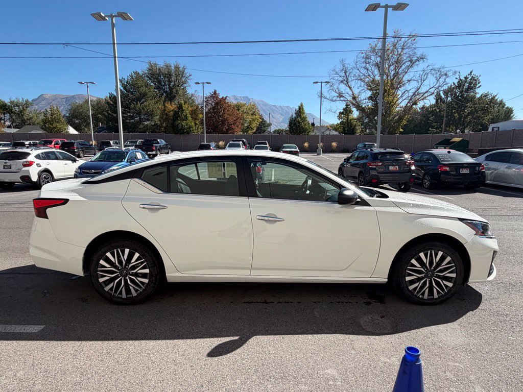 Used 2025 Nissan Altima 2.5 SV AWD/4WD image 6