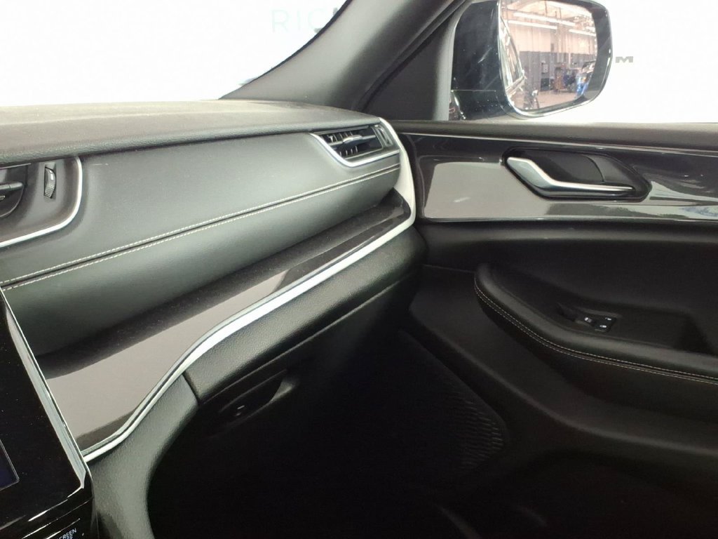 Used 2023 Jeep Grand Cherokee Altitude AWD/4WD image 22