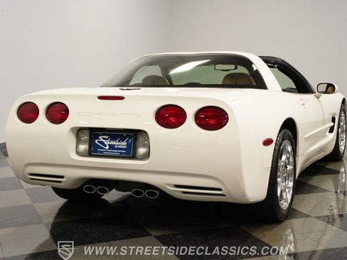Used 2001 Chevrolet Corvette Coupe w/ Preferred Equipment Group2 RWD image 12