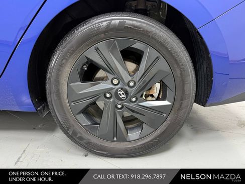 Used 2023 Hyundai Elantra Blue FWD image 12