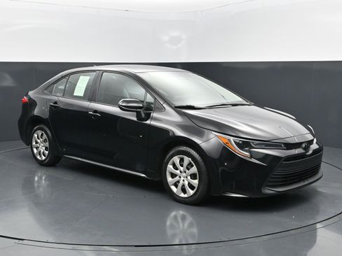 Used 2024 Toyota Corolla LE image 7