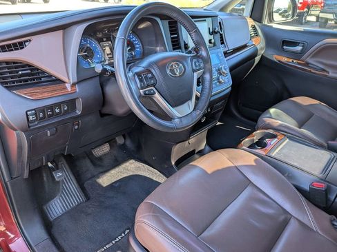 Used 2015 Toyota Sienna XLE image 18