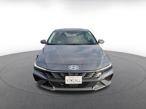 Used 2025 Hyundai Elantra Limited image 4