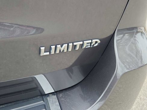 Used 2017 Jeep Grand Cherokee Limited image 5