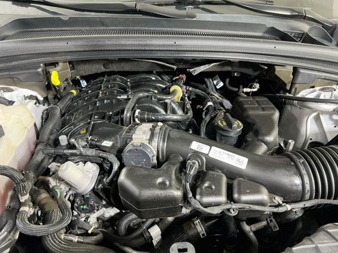 Used 2023 Jeep Grand Cherokee Laredo AWD/4WD image 28