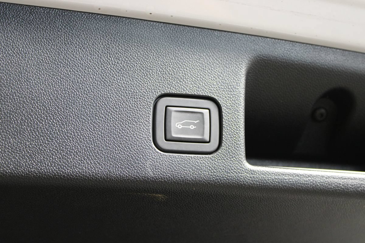 Used 2024 Chevrolet Equinox EV RS FWD image 25