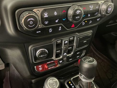 Used 2018 Jeep Wrangler Unlimited Rubicon AWD/4WD image 8
