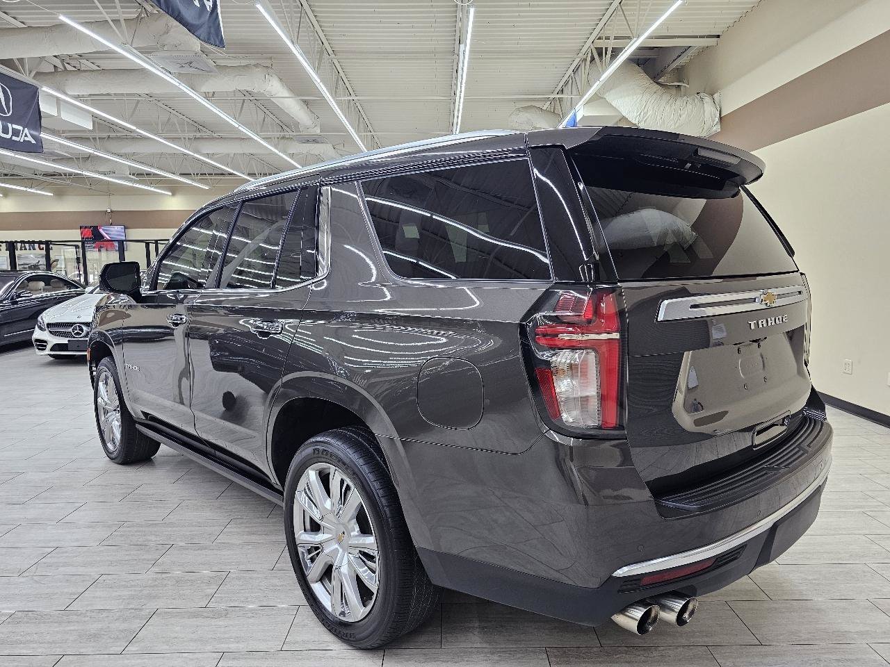 Used 2021 Chevrolet Tahoe High Country w/ Premium Package AWD/4WD image 8