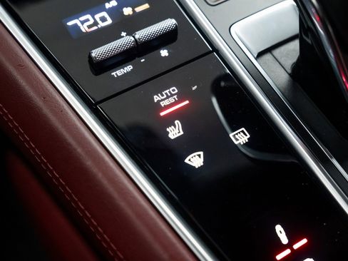 Used 2020 Porsche Panamera GTS image 14