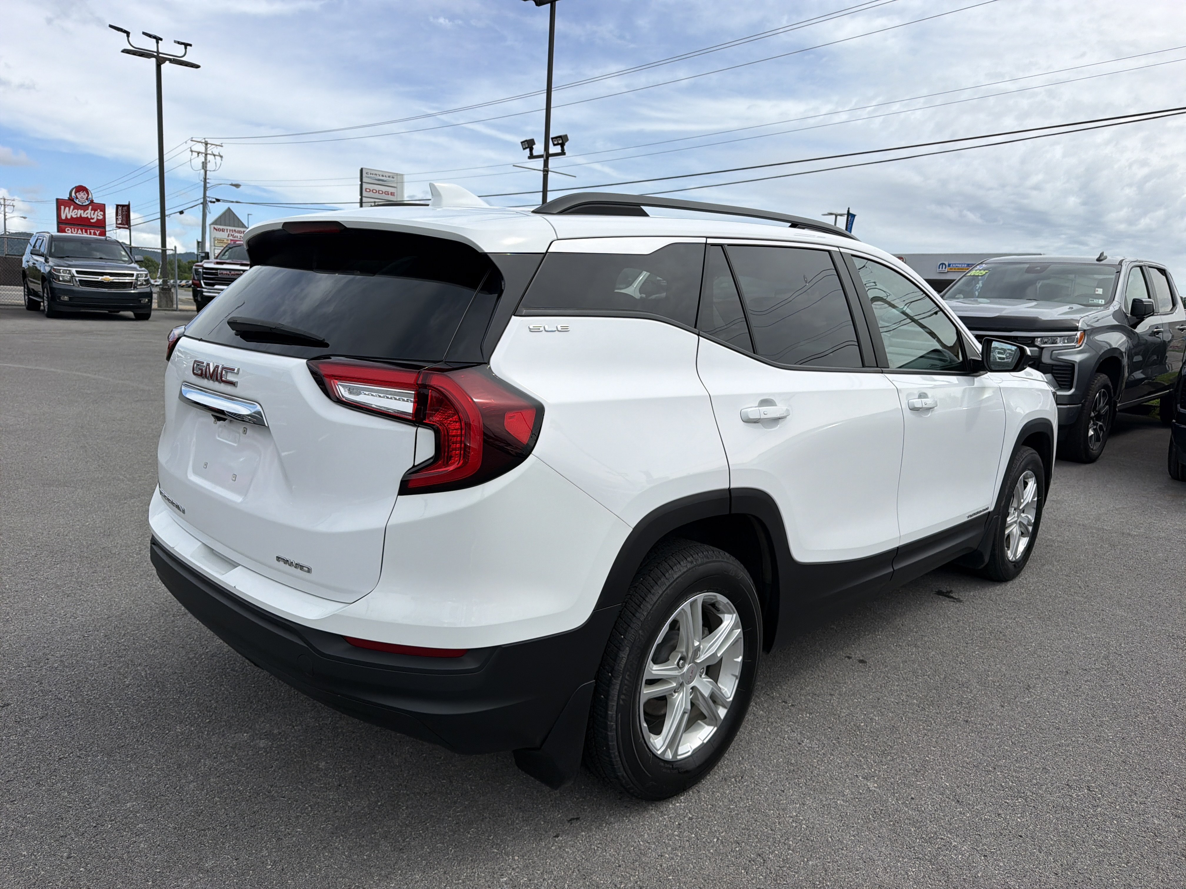 Certified 2024 GMC Terrain SLE w/ Driver Convenience Package AWD/4WD image 6