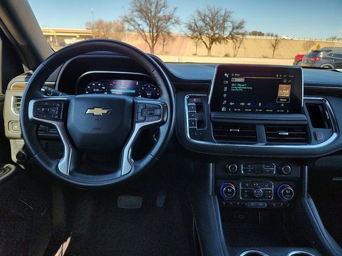 Used 2023 Chevrolet Suburban Premier image 6