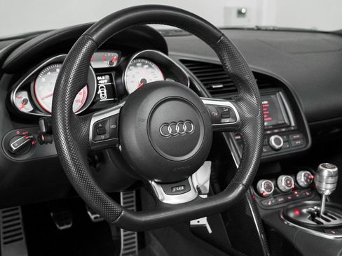 Used 2012 Audi R8 V10 image 40