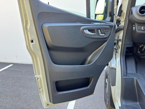 Used 2023 Mercedes-Benz Sprinter 2500 image 34