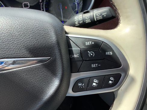 Used 2017 Chrysler Pacifica Limited FWD image 57