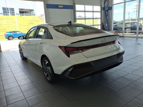 Certified 2025 Hyundai Elantra Sport w/ Cargo Package FWD image 7