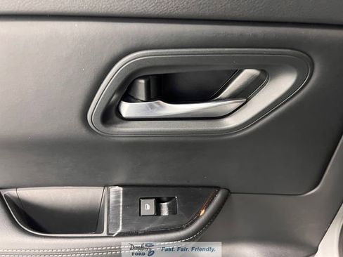 Used 2025 Nissan Rogue SV image 28